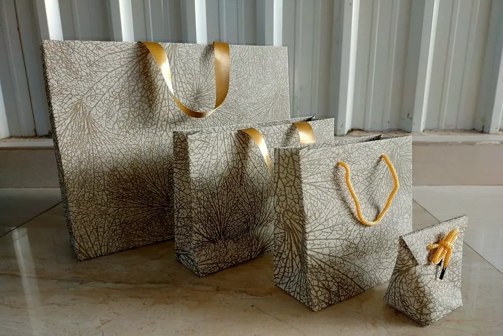Customized shopping paper bags
